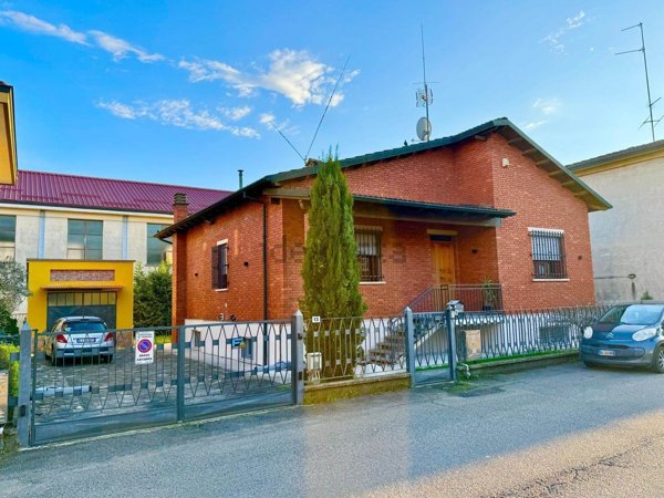 casa indipendente in vendita a Sannazzaro de' Burgondi