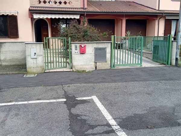 casa indipendente in vendita a Sannazzaro de' Burgondi