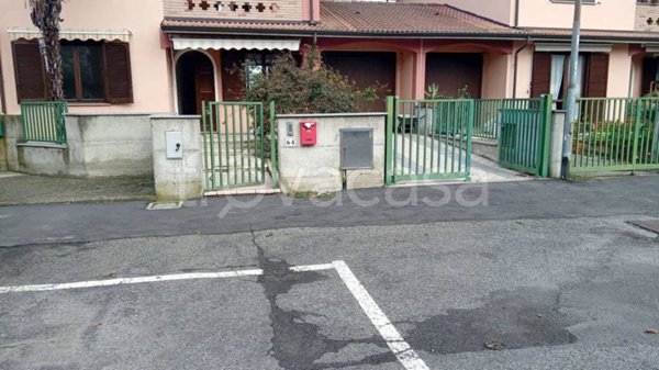 casa indipendente in vendita a Sannazzaro de' Burgondi