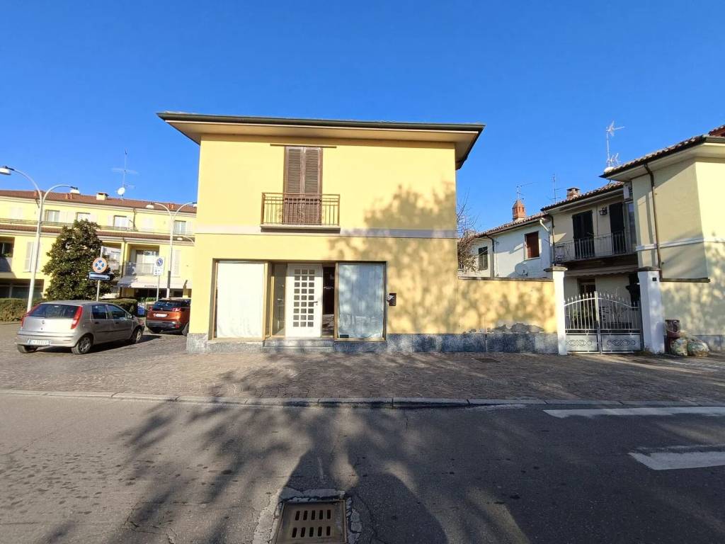 negozio in vendita a Sannazzaro de' Burgondi