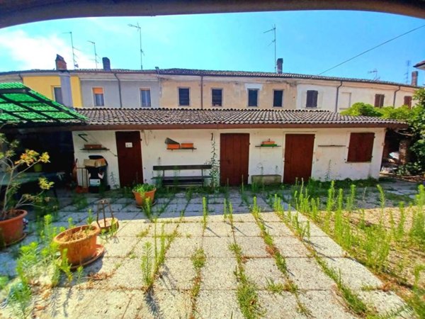 casa indipendente in vendita a Sannazzaro de' Burgondi