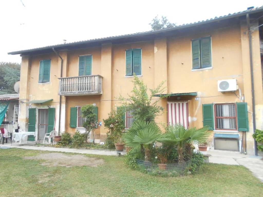 casa indipendente in vendita a Sannazzaro de' Burgondi