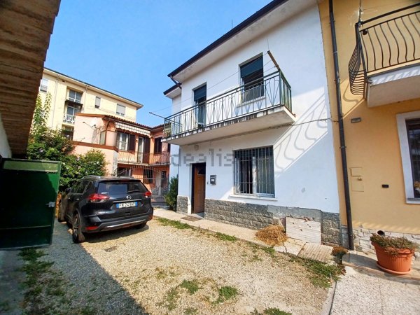 casa indipendente in vendita a Sannazzaro de' Burgondi