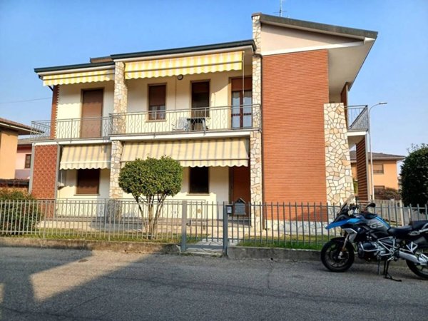 casa indipendente in vendita a Sannazzaro de' Burgondi