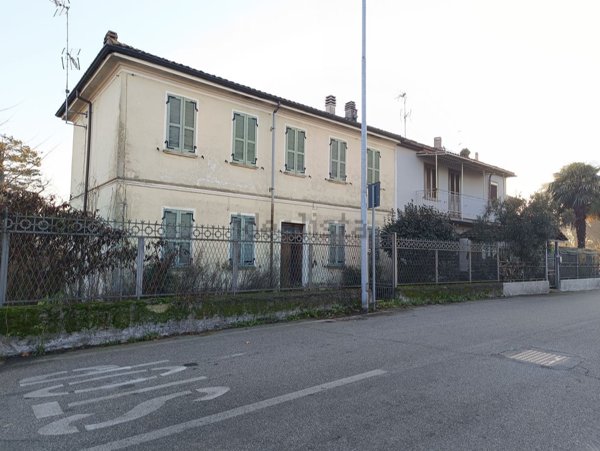 casa indipendente in vendita a Sannazzaro de' Burgondi
