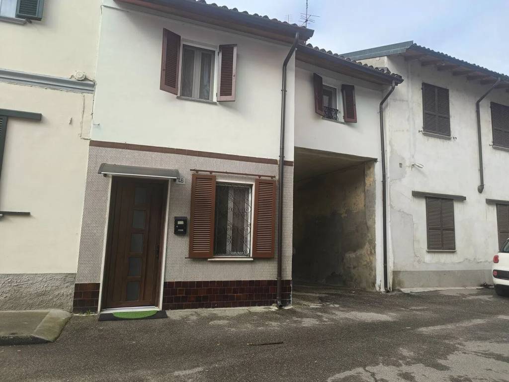 casa semindipendente in vendita a Sannazzaro de' Burgondi