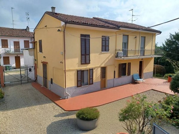 casa indipendente in vendita a Sannazzaro de' Burgondi