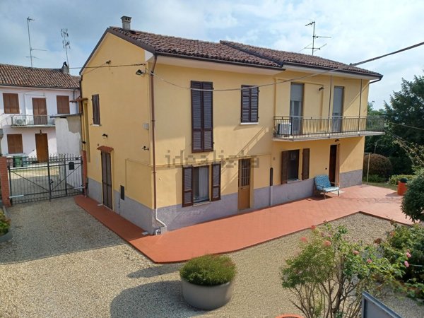 casa indipendente in vendita a Sannazzaro de' Burgondi