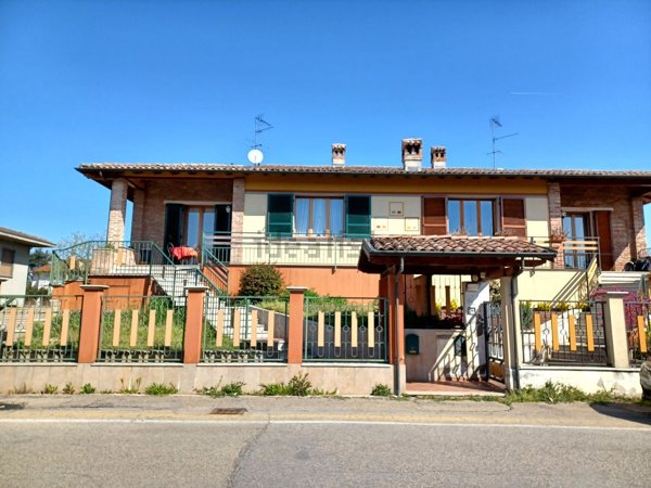 casa indipendente in vendita a Sannazzaro de' Burgondi