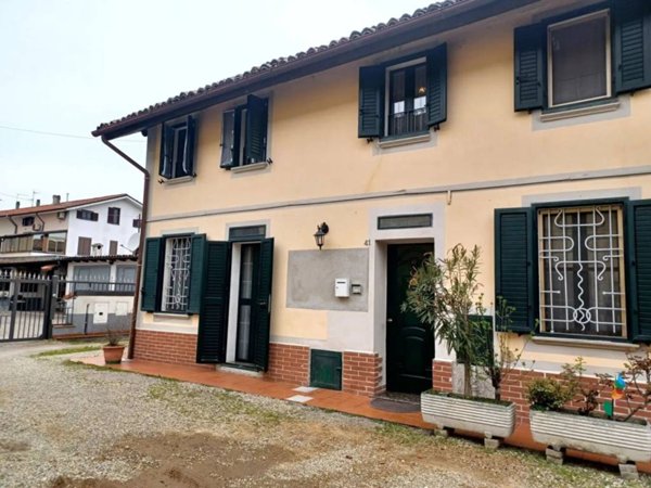 casa indipendente in vendita a Sannazzaro de' Burgondi