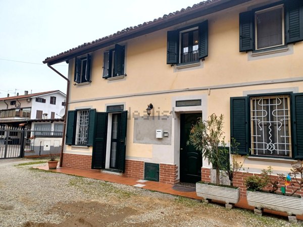 casa indipendente in vendita a Sannazzaro de' Burgondi