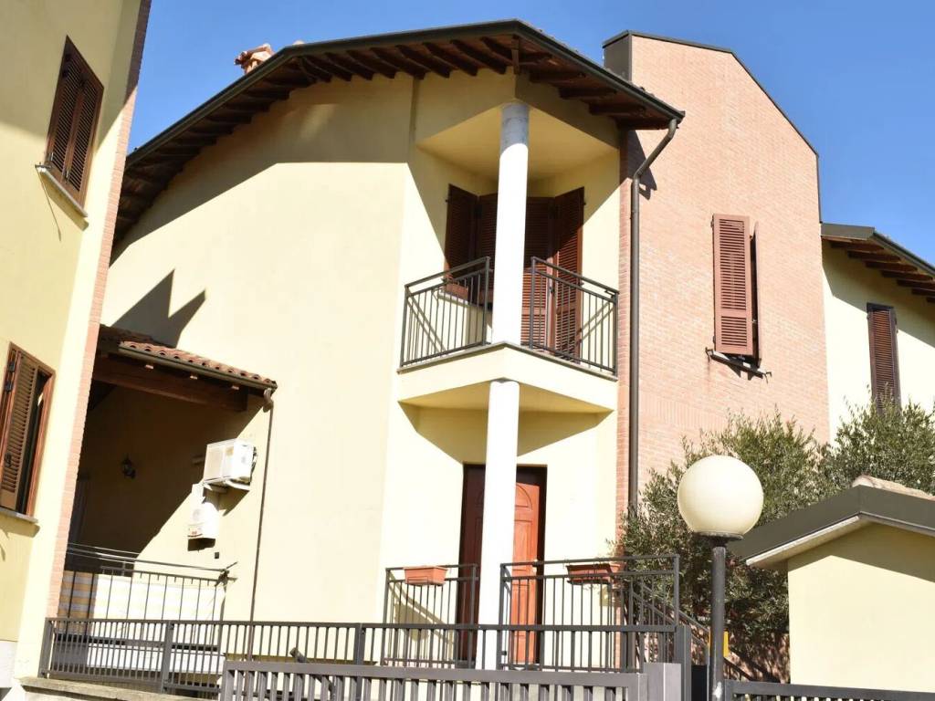 casa indipendente in vendita a Sannazzaro de' Burgondi