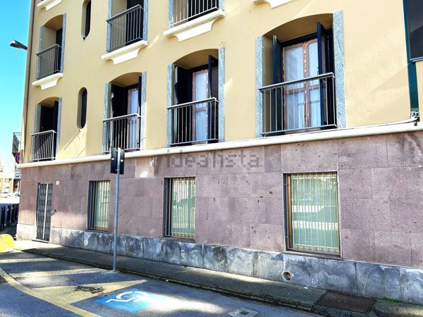 ufficio in vendita a Sannazzaro de' Burgondi