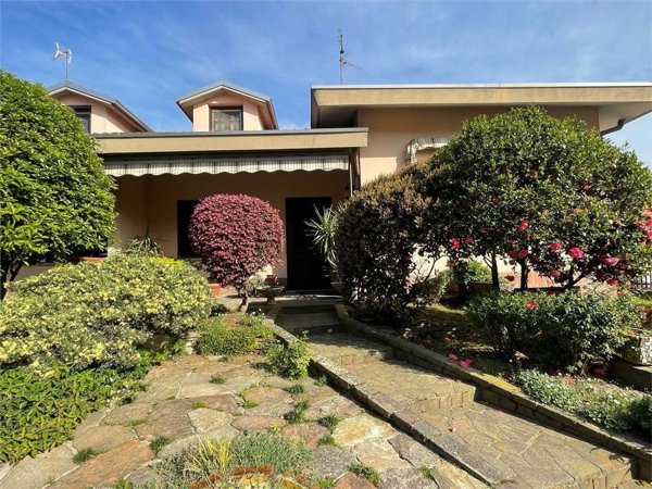 casa indipendente in vendita a Sannazzaro de' Burgondi