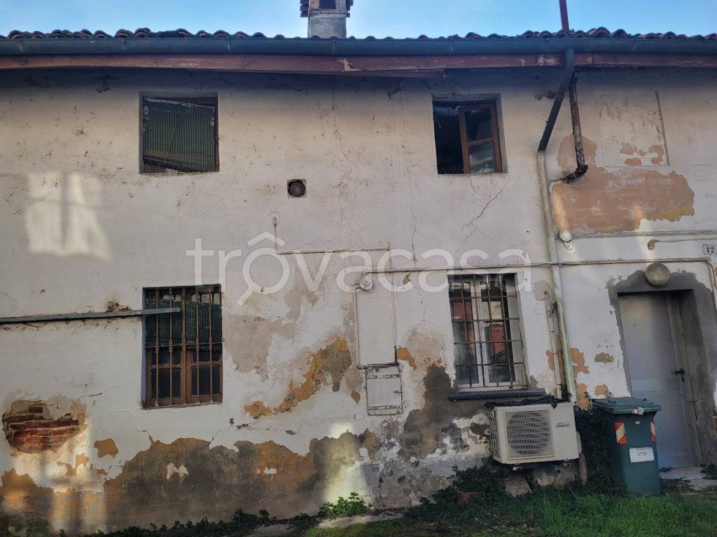casa indipendente in vendita a Sannazzaro de' Burgondi