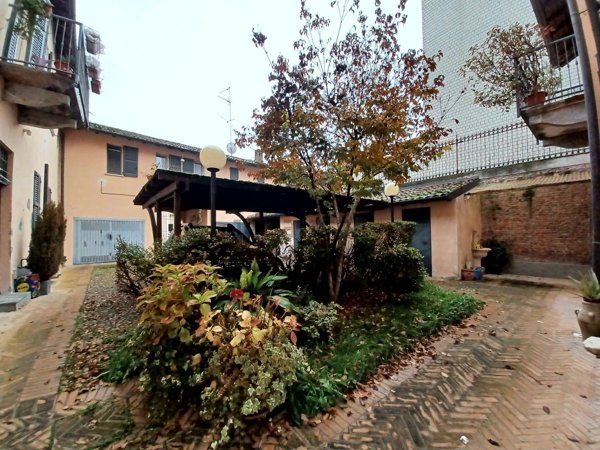 ufficio in vendita a Sannazzaro de' Burgondi