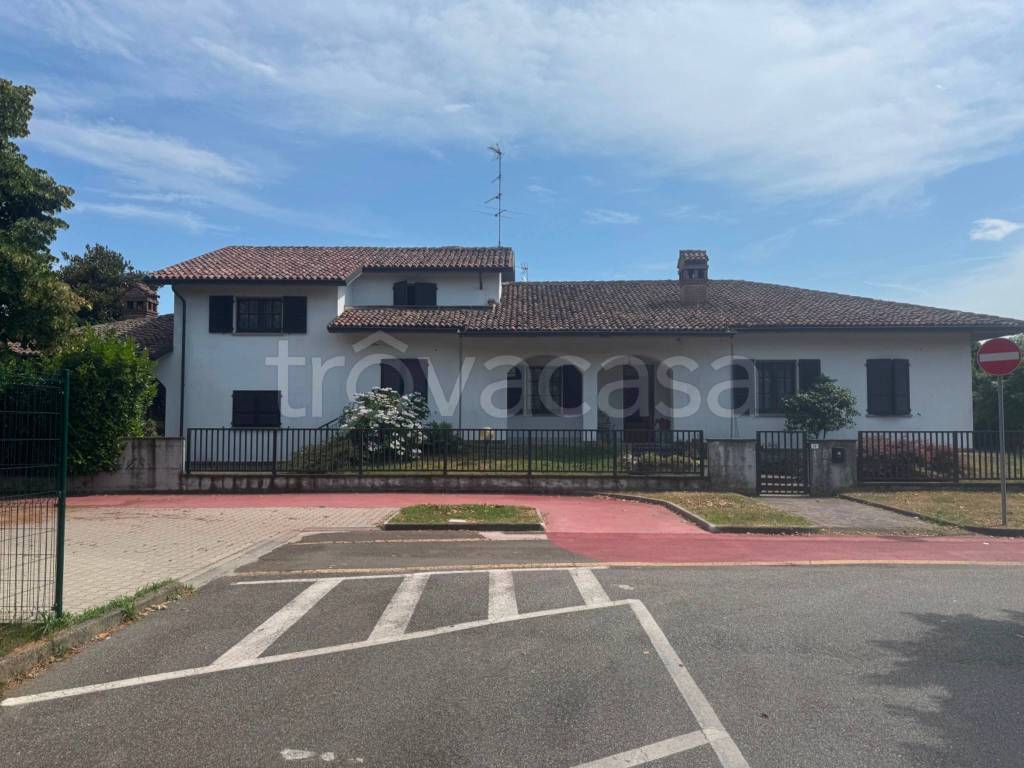 casa indipendente in vendita a Sannazzaro de' Burgondi