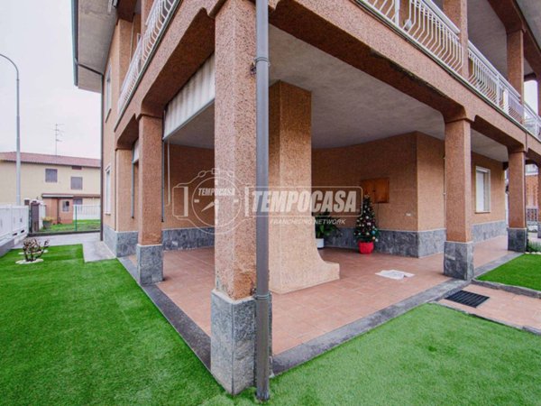 casa indipendente in vendita a Sannazzaro de' Burgondi