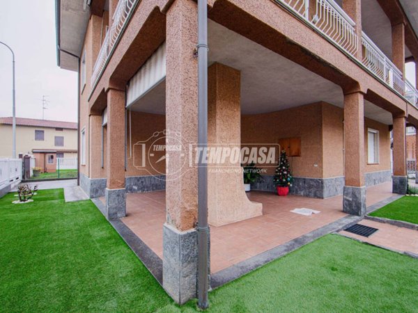 casa indipendente in vendita a Sannazzaro de' Burgondi