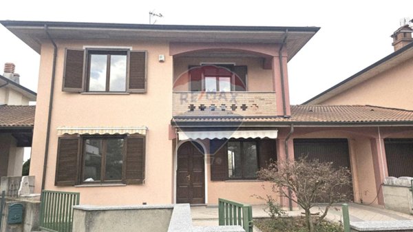 casa indipendente in vendita a Sannazzaro de' Burgondi