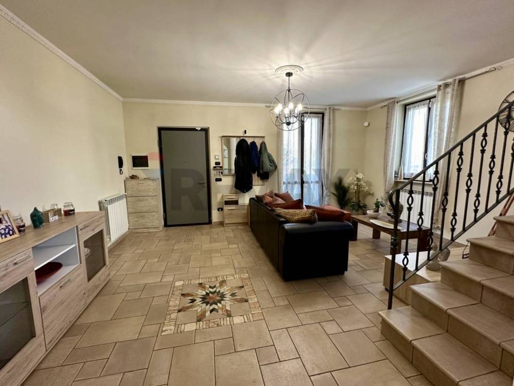 casa indipendente in vendita a Sannazzaro de' Burgondi