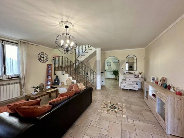 casa indipendente in vendita a Sannazzaro de' Burgondi