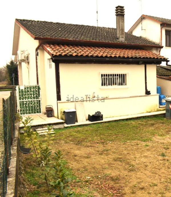 casa indipendente in vendita a Sannazzaro de' Burgondi