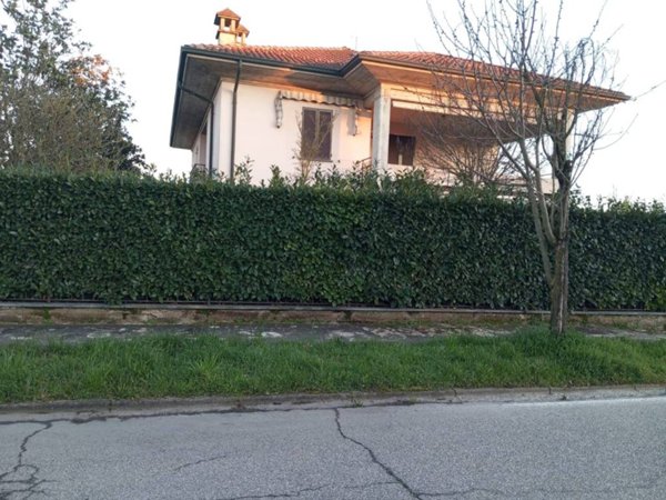 casa indipendente in vendita a Sannazzaro de' Burgondi