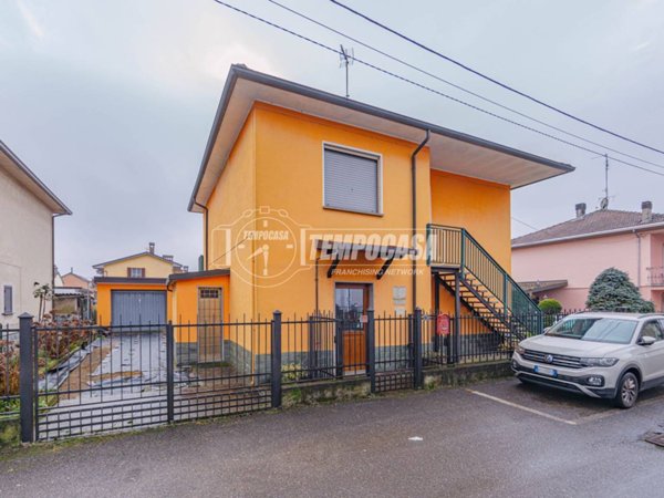 casa indipendente in vendita a Sannazzaro de' Burgondi