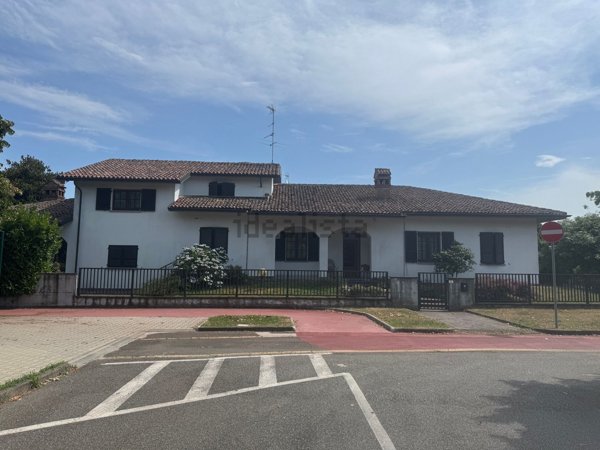 casa indipendente in vendita a Sannazzaro de' Burgondi