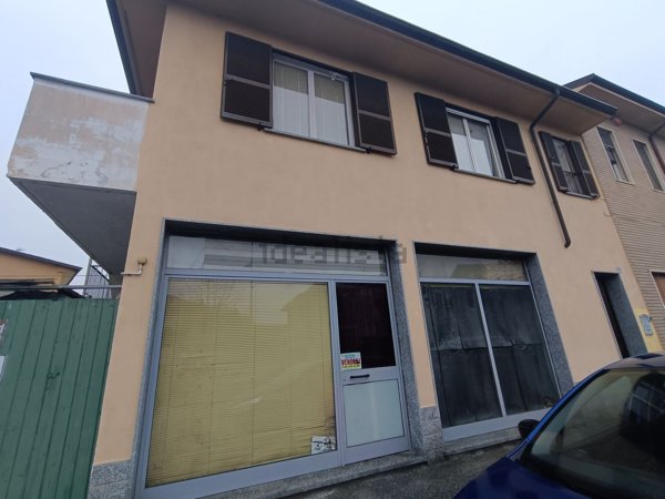 negozio in vendita a Sannazzaro de' Burgondi