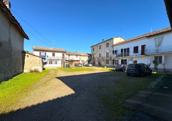 casa indipendente in vendita a Sannazzaro de' Burgondi