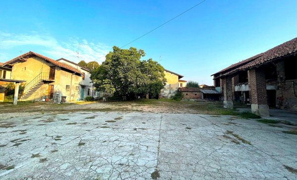 casale in vendita a Sannazzaro de' Burgondi