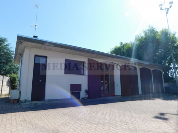 casa indipendente in vendita a Sannazzaro de' Burgondi