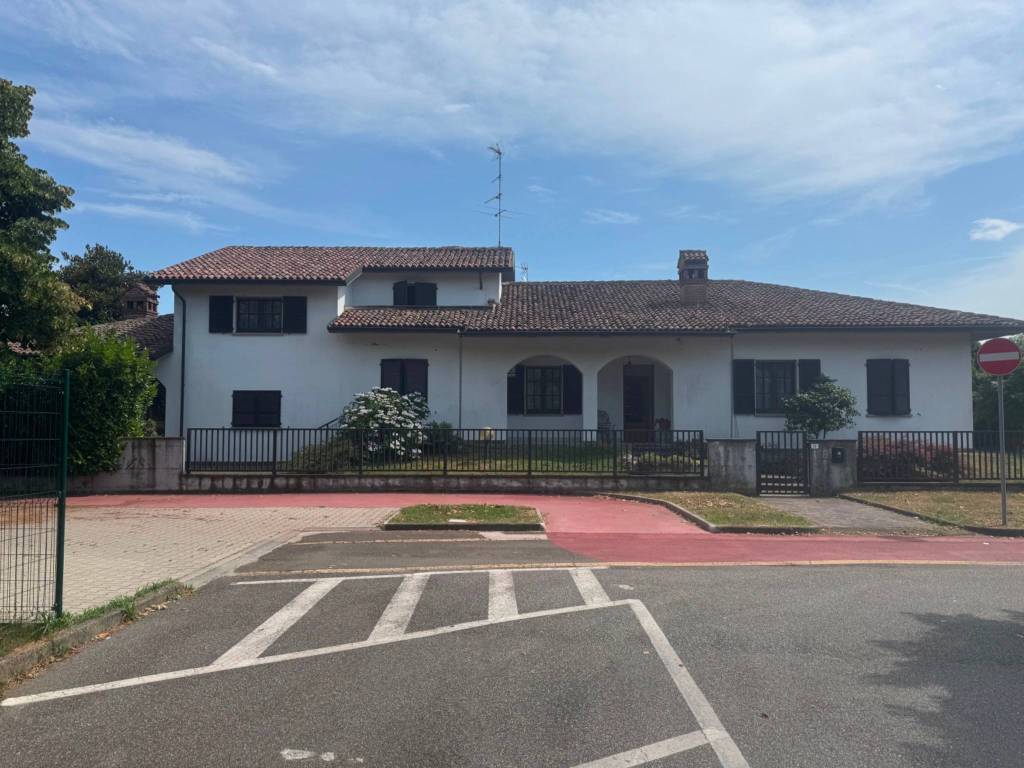 casa indipendente in vendita a Sannazzaro de' Burgondi