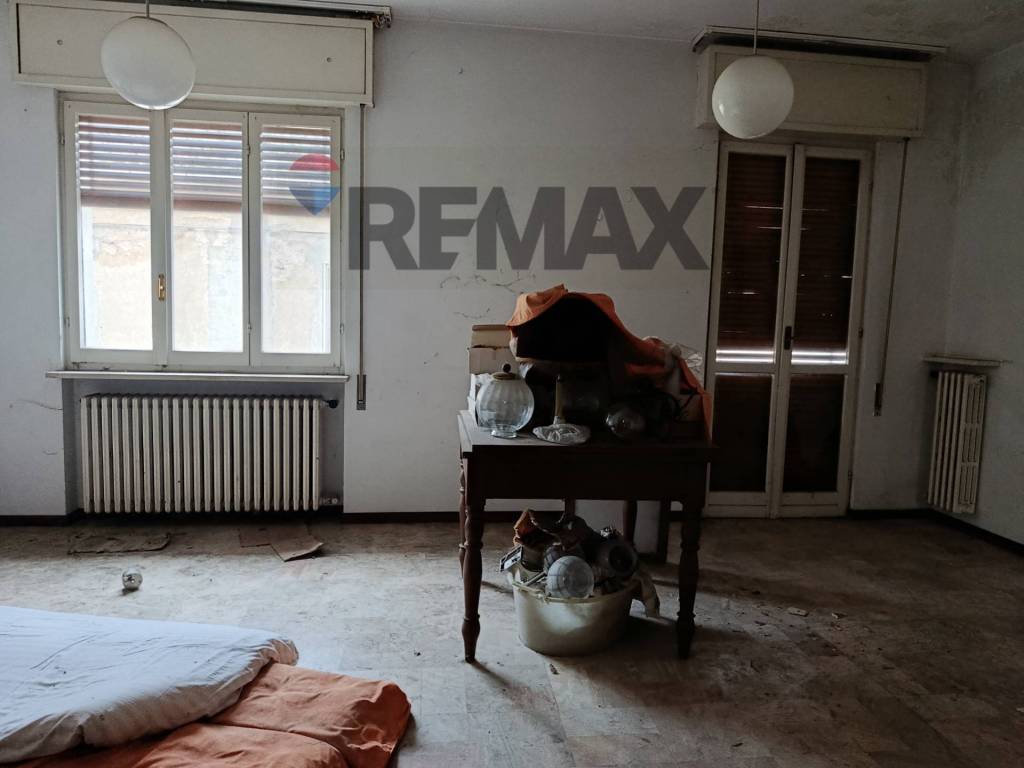 casa indipendente in vendita a Sannazzaro de' Burgondi