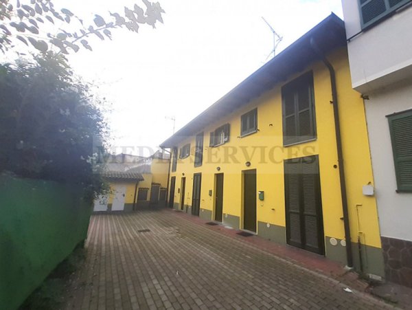 casa semindipendente in vendita a Sannazzaro de' Burgondi