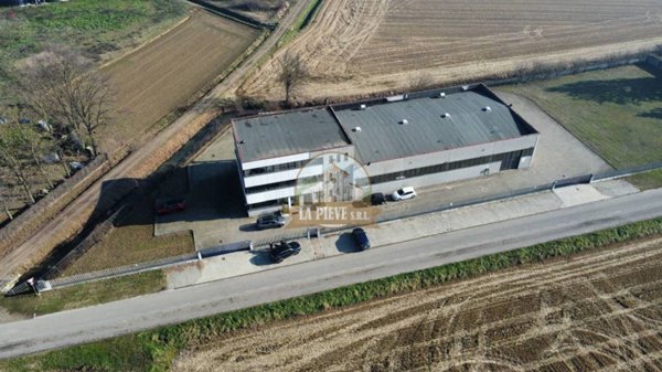 locale commerciale in vendita a Sannazzaro de' Burgondi