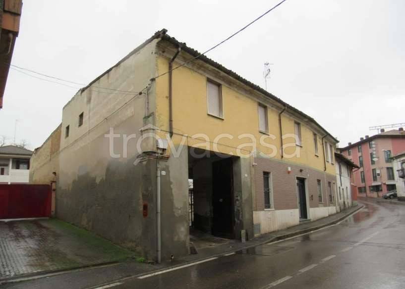 casa indipendente in vendita a Sannazzaro de' Burgondi