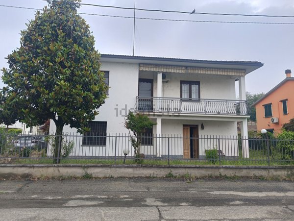 casa indipendente in vendita a Sannazzaro de' Burgondi