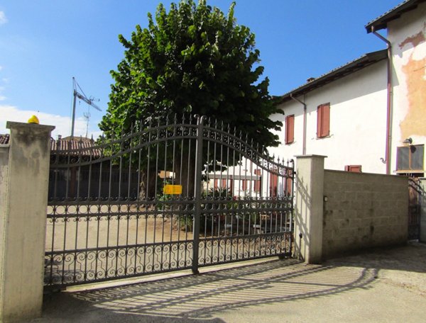 casa semindipendente in vendita a Sannazzaro de' Burgondi