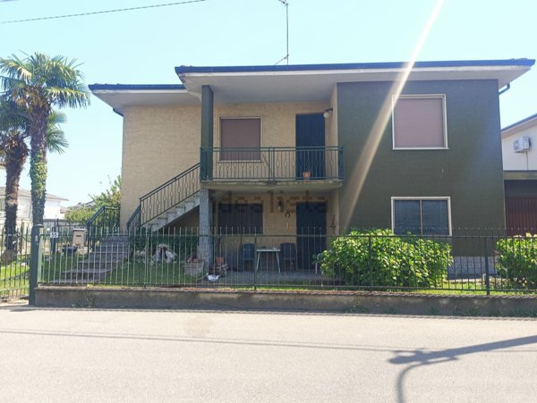 casa indipendente in vendita a Sannazzaro de' Burgondi