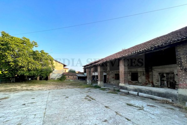 casale in vendita a Sannazzaro de' Burgondi
