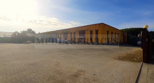 locale di sgombero in vendita a Sannazzaro de' Burgondi in zona Buscarella