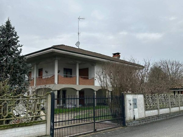 casa indipendente in vendita a Sannazzaro de' Burgondi