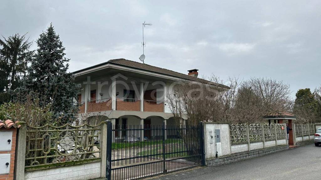 casa indipendente in vendita a Sannazzaro de' Burgondi
