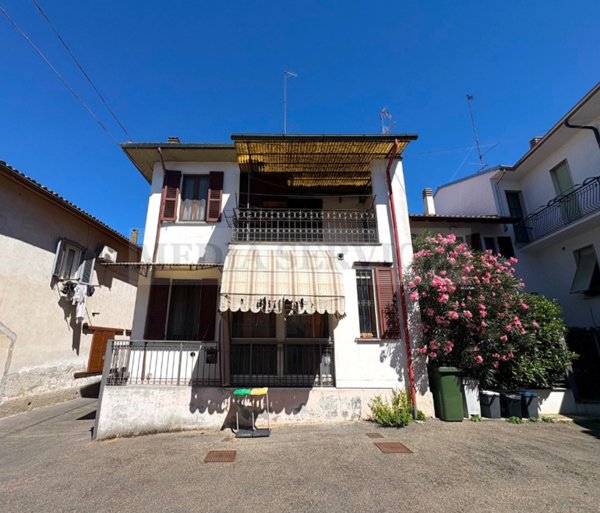 casa indipendente in vendita a Sannazzaro de' Burgondi