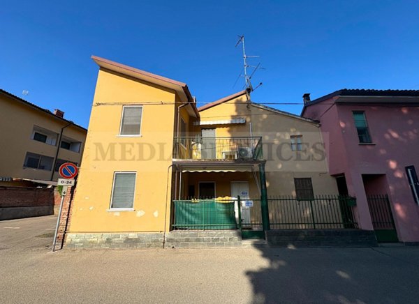 casa indipendente in vendita a Sannazzaro de' Burgondi