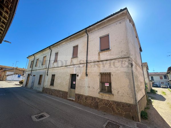 casa indipendente in vendita a Sannazzaro de' Burgondi in zona Buscarella