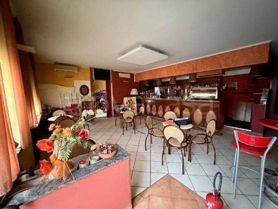 negozio in vendita a Sannazzaro de' Burgondi